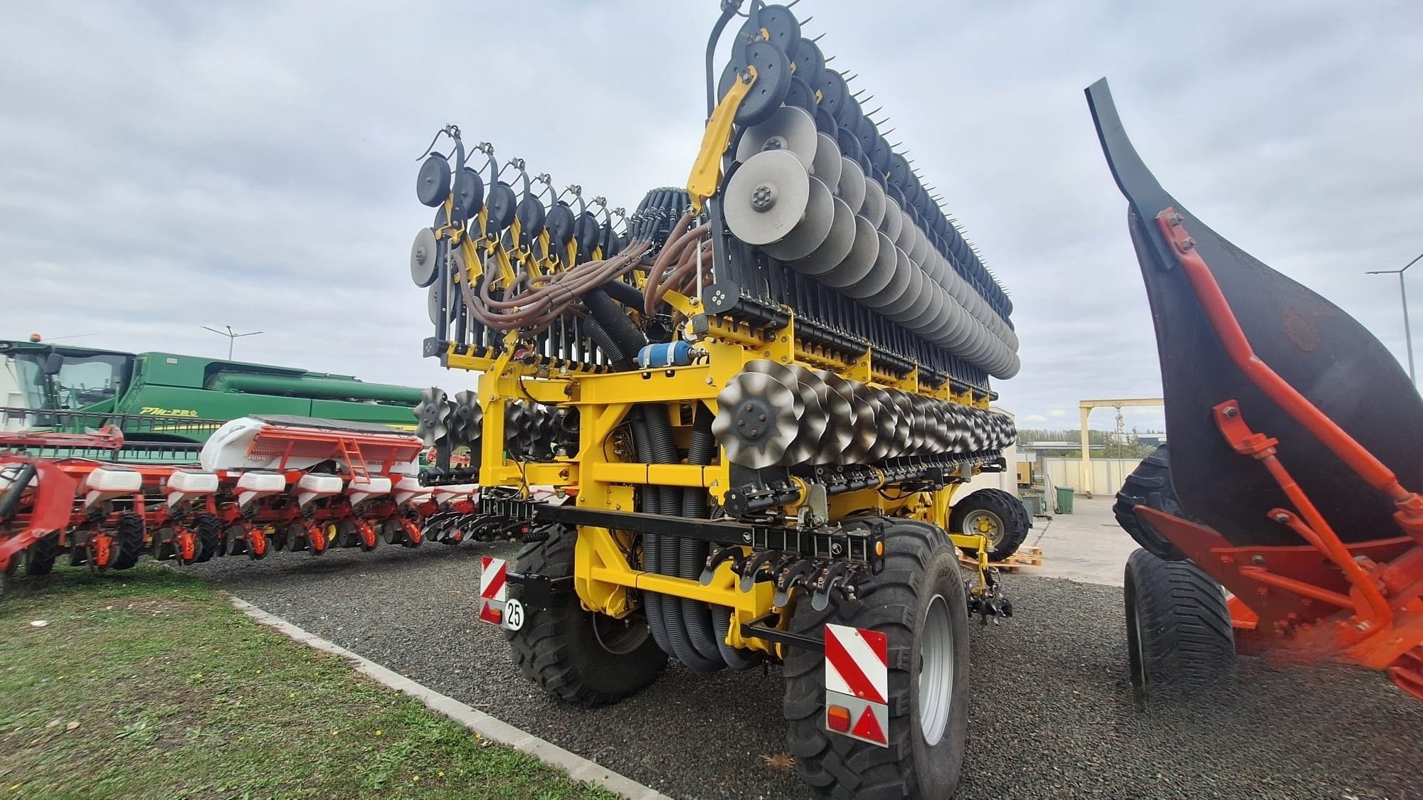 Semănătoare paioase Efecta CE 12000 — 2